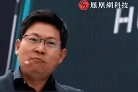 问界 M9 华为智能大灯演示视频曝光，可实现弯道光毯照明等多项功能（来源：闲不住的晓朋）