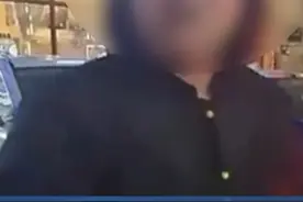 疑因双方争取车位产生纠纷，女子指着男子咄咄逼人自称“正军级”，“我高低治治你 让你认识我”#你怎么看视频封面