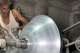 孟加拉手搓不锈钢大饭碗的过程与详解 #内容启发搜索 #工厂实拍视频 #生产加工 #制造过程 #机械制造