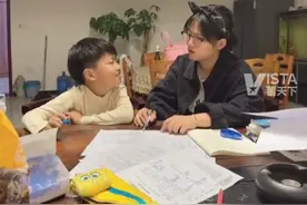 10月22日，安徽蚌埠。姐姐辅导功课时弟弟走神，抬手就是一巴掌，妈妈：确实姐姐能治他弟弟。视频封面