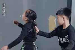 以后被拽头发就这样做！#格斗 #搏击 #防身术 #儿童防身术 