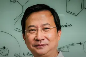 “希望协和医学院勇于改革，适合国家和人民所投入的支持以及所给予的希望，对得起新时代、对得起大众” #饶毅希望协和能对得起新时代和大众  #饶毅独家回应此前怒怼协和 #饶毅曾称协和出现任人唯亲问题  #饶毅希望协和医学院勇于改革 #媒体精选计划