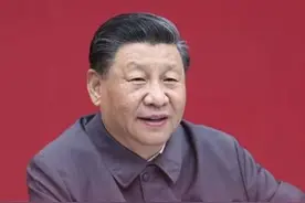 “人民教师无上光荣，每个教师都要珍惜这份光荣”。今年9月10日是我国第41个教师节。一支视频回顾总书记和教育工作者在一起的温暖时刻。