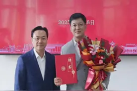 “村长”李锐多重隐藏身份+1，李锐受聘为湖南师大文学院教授，在多家航天企业、AI智能、机器人公司任高管，兼任小鹏汽车集团副总裁