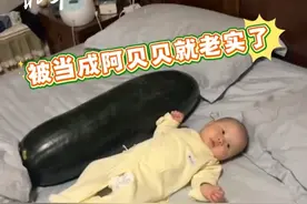 7月6日（发布），中国香港。听说抱冬瓜睡觉解暑，奶爸从深圳扛28斤冬瓜回香港！网友：东北人养女儿 就是宠（感谢@马线长乘风破浪 提供素材！）#听说抱着冬瓜能解暑 #奶爸扛28斤冬瓜回香港给女儿解暑 #冬瓜 #萌娃