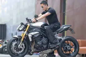 表情要拽，眼神要冷，造型要帅#机车 #凯旋1200rs视频封面