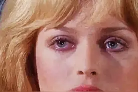 医生给女孩检查身体，发现女孩心跳神秘消失，可她明明活的好好的 #电影解说视频封面