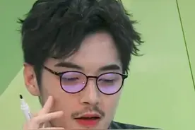 6月20日，#上戏公布博士研究生拟录取名单  #金世佳考博上岸  黄晓明落榜。#金世佳 #黄晓明 #研究生视频封面