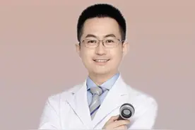 指甲出现黑线竖纹，是不是黑色素瘤？ #抖出健康知识宝藏 #抖音知识年终大赏 #医疗健康创作训练营 #医学科普 #甲母痣视频封面