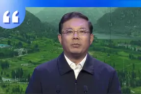 林红玉：济宁市创新实行土地托管服务模式，在不流转土地的前提下实现了耕地规模化、集约化、专业化经营，闯出了一条“农民进城打工，供销社给农民打工”的路子。视频封面