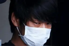 枪杀安倍嫌犯最新供述：袭击前日已装填弹药，原计划室内开枪。本案首次公审或在2025年进行。#安倍中枪瞬间画面 #山上彻也视频封面