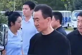 王健林迎来“救命钱”，但失去万达商管绝对控制权，万达商管已累计退出近30座万达广场视频封面