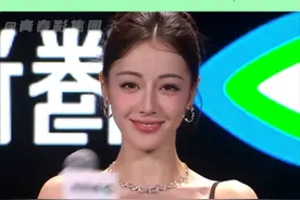 热巴陈飞宇合体宣传慕胥辞！巴姐又用美貌狙击到我了！用剧中人物的声线介绍自己的角色贺思慕，一整个给我钓成翘嘴了啊！ #迪丽热巴 #陈飞宇视频封面