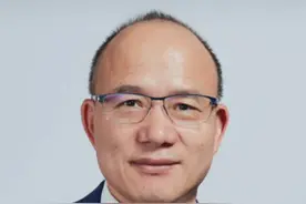 马云一个问题问住了广昌，郭广昌直言像我这样的人难找，像马云你这样的人更难找，企业的一把手需要一种不按常理出牌的匪气，郭广昌，出生于浙江东阳，毕业于复旦大学，现任复星国际执行董事兼董事长曾获“亚洲商业领袖终身成就奖”。#郭广昌 #商业思维 #名人大咖视频封面