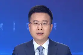 6月13日报道，浙江69岁大爷被五步蛇咬伤：蛇头跟烙铁头一样 感觉有毒，立马追蛇 一脚踩死后带去医院（杭州电视台综合频道）#大象主播说