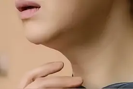 5月18日（报道)，24岁女生上课时突发脑出血，唯一症状竟是不会说英语了！普通话和粤语不受影响，医生：术后语言功能直接被恢复 对答如流（豫视频）视频封面