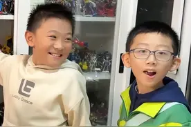 粉丝来鹿子也家做客，满柜子布鲁可积木！拆变形金刚星辰版