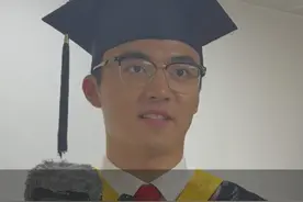 6月23日，山东济南。山东大学毕业生代表自信沉稳发言，“希望把自己的青春投入到祖国最需要的地方”#山东dou知道视频封面