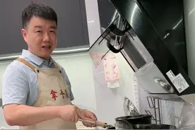 老公今天买的猪板油，自己在家熬猪油。 #熬猪油 #老公拿手菜 #在家做美食 #抖音美食推荐官视频封面