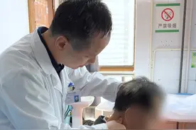 脖子酸痛，转头就痛，该怎么办？ 脖子酸痛，转头就痛，检查后原来是肌肉的问题##2024抖音生活记忆 #硬核健康科普行动 #抖音知识年终大赏 #脖子酸痛 #门诊日常 @抖音健康视频封面