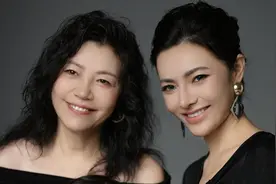 单身未婚美女，幸福养育六国混血萌娃 #亲子照 #母女写真 #一家三口 #我们陪你长大 #全家同框视频封面