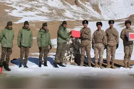 互释善意  中印士兵边境交换排灯节糖果 10月31日是印度传统节日屠妖节(也称光明节或排灯节)，中国军队在拉达克喀喇昆仑山口附近、中印两国有争议的边境地区，和印度士兵交换糖果，相互问候致意。#中印士兵边境交换排灯节糖果视频封面