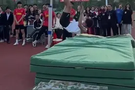 体育生挑战跳高1.85米，达到国家二级运动员标准视频封面