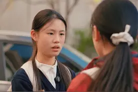 你会和最好的朋友绝交吗？ 你知不知道她说出那句“我一直在等你说这句话”时，我有多激动，当两个人的友谊中增加一个人，你们还能成为好朋友吗？#阶段性友谊 #校园 #上学时代的我们#绝交 #朋友