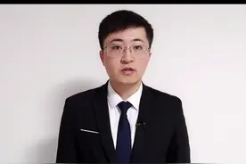 #遇到遛狗不牵绳的应该怎么办 只有法律真正起到约束作用，遛狗的冲突才能避免。