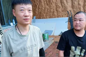 村里老奶奶抓了一个灰鹭，正好被我们碰到了。 #我的乡村生活