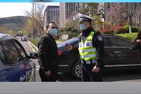 不按导向车道行驶，出事违法又担责！#交通安全 #道路千万条安全第一条 视频封面