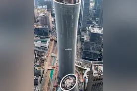 深圳后海新地标 深圳后海新地标（大家财险深圳总部大厦）酷似“大烟囱”#地标建筑 #城市建设 #南山后海 #城市规划 #航拍深圳视频封面