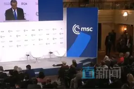 王毅：没有规矩昨天在餐桌上明天在菜单里 当地时间2月14日，中共中央政治局委员、外交部长王毅在第61届慕尼黑安全会议“中国专场”上发表题为《坚定做变革世界中的建设性力量》的主旨演讲。王毅在讲话中强调应尊重国际法治。如果没有了规矩，昨天在餐桌上，明天就可能在菜单里。大国要带头讲诚信、讲法治，坚决摒弃言行不一、零和博弈。#2025慕安会上的中国声音视频封面
