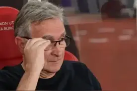 6月14日报道，中国男足国家队主教练71岁伊万凌晨离开中国，无球迷送别，执教14场胜率不足30%，至此国足23年已更换14任主帅（新京报）#大象主播说