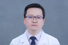 颈椎曲度变直，矿泉水瓶能当 “救星”？#抖出健康知识宝藏  #内容启发搜索计划  #颈椎病 #肩颈劳损