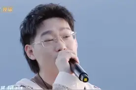#弹壳  一曲《怀抱》出场！一开口就暖到心底～#爸爸当家  慢享季正在热播中！#爸爸当家慢享季