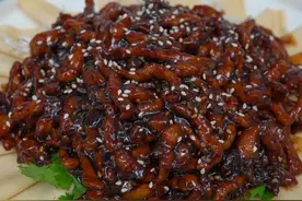 京酱肉丝家常做法，肉丝嫩滑酱香浓郁，简单又美味 #京酱肉丝 #美食教程