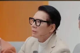 #向华强说向太很红自己不红  向华强@龙五向生  用自己的经历告诉@洪尧  ，身份不该成为自己的包袱#无限超越班