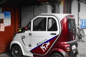 老头乐遭“封杀”？，北京“老年代步车”2024年起禁行！#老头乐 #抖音汽车 #交通安全 #老年代步车视频封面