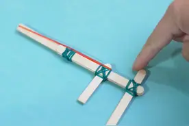 用雪糕棒制作皮筋发射器，简单好玩 #手工 #手工diy #发射器视频封面