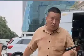 9月8日，河南洛阳。19岁女孩为给父母看病，街头卖红薯筹医药费，好心大哥捐出直播收入。视频封面