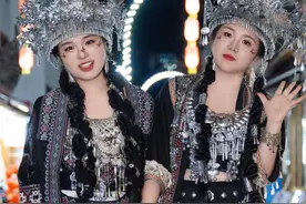 带着笑容的女生真的会很美 #给陌生人拍照 #苗族姑娘 #摄影 #斯丹德q100 #100w补光灯视频封面