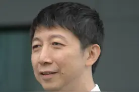 前台积电研发处处长杨光磊说，梁孟松是我见过最厉害的人 尽管面对台积电这样的行业巨头，他仍有可能在技术挑战中突破限制，实现创新。#梁孟松 #中芯国际 #台积电 #半导体 #集成电路视频封面