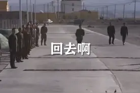 泪目！军犬不舍退役老兵，紧追运输车辆！#致敬 #中国军人 #无言的战友视频封面