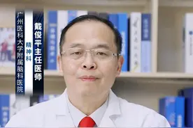 抑郁症胸闷出不来气，怎么回事怎么办 #涨知识 抑郁症患者出现胸闷、出不来气的情况，通常是由于自主神经功能紊乱导致。#抑郁 症是指由多种原因引起的一种常见的精神障碍，以情绪显著而持久的低落为基本临床表现，部分患者可能存在自残、自杀行为。因为抑郁症患者长期处于心境低落、兴趣丧失的状态，就容易造成自主神经功能紊乱，引起交感神经和副交感神经功能障碍，出现胸闷、心慌、气短、尿频、出汗、坐立不安等症状。此时可通过听音乐、运动、旅游等方式来放松心情，同时遵医嘱使用药物治疗，比如草酸艾司西酞普兰、氟西汀、舍曲林或者米氮平等。此外，患者还可进行心理治疗，包括支持性心理治疗、认知行为治疗、人际心理治疗、婚姻及家庭治疗等。如果抑郁症患者出现胸闷、喘不上气等症状，建议及时到医院的精神科就诊，并在专业医生的指导下进行针对性治疗。#换季健康攻略  @创作灵感小助手