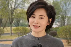 天南地北一家亲，糖橘冻梨甜在心。仙境山水待贵客，看过雪景来广西桂林。广西桂林文广旅局局长热情邀请小东北虎们、全国各地的小朋友们来体验甲天下的山水仙境！#秋冬游广西正是好时节 #邀小东北虎龙腾虎跃游桂林视频封面