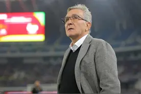 宋凯盛赞！伊万赛后谈角球战术，球员瞬间走神，现场记者鼓掌视频封面