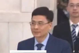3月11日，网友喊话求“懒人洗衣机”后，海尔今日官宣：三筒洗衣机即将上市！袜子内衣外套“0手洗”。网友：周总，五筒的洗衣机有没有？#海尔 #洗衣机 #周云杰视频封面