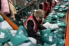 拼多多上线视频通话功能，用户和商家可以互打视频，促进交流。#拼多多 #拼多多新功能 #拼多多仅退款视频封面