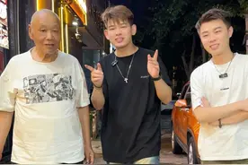 今天带爷爷吃年轻人爱吃的东西~ #骨头王 #酱大骨 #大口吃肉 #沭阳视频封面